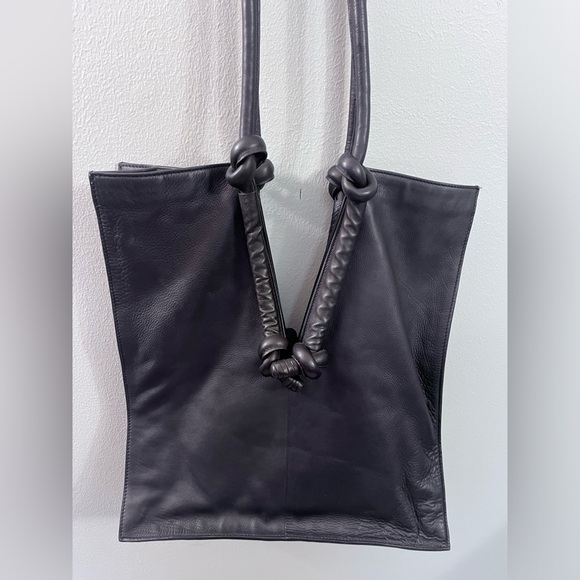 Anthropologie Handbags - Anthropologie Knotted Handle Leather Tote in Noir